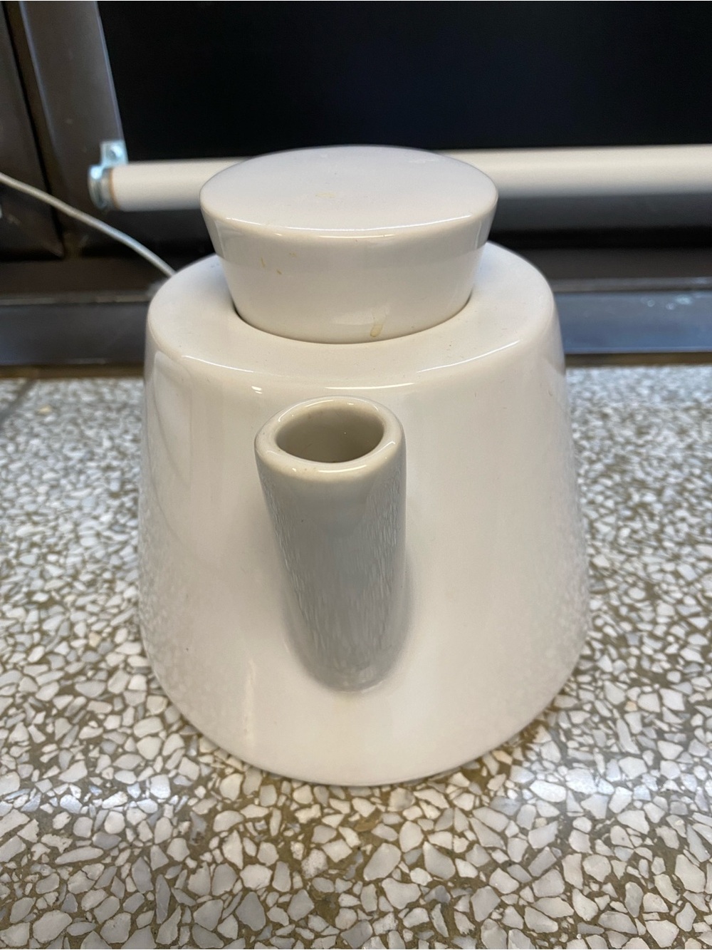 IKEA Varma 90’s White Ceramic Teapot with Lid -  Mint Condition! 1.5L - Picture 4 of 16